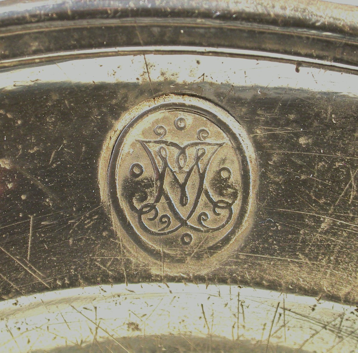 ASSIETTE EN ETAIN - SUISSE, FIN DU XVII ème s