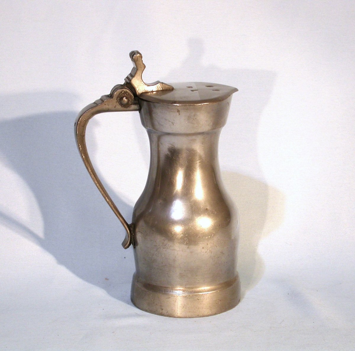 PICHET À VIN EN ETAIN - SAINT-GERMAIN-EN-LAYE, XVIII ème s-photo-1