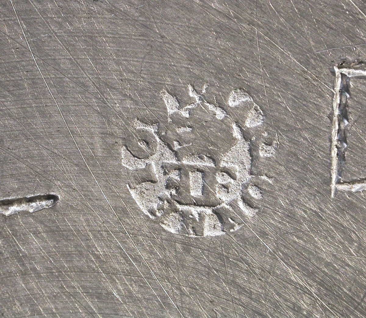 TRES RARE PAIRE D'ASSIETTES EN ETAIN - NARBONNE, XVIII ème s-photo-4