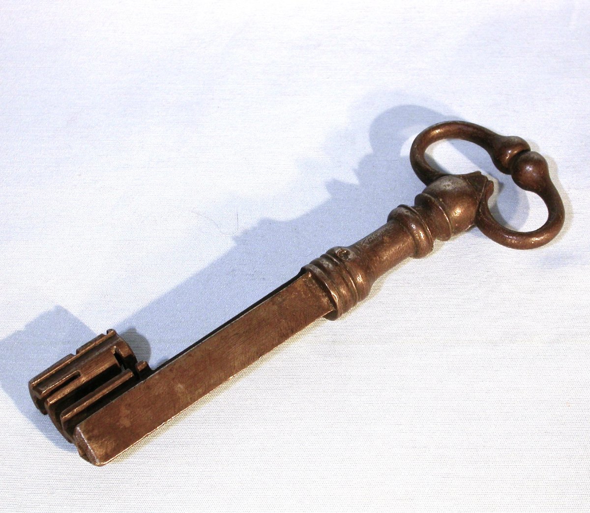 GRANDE CLE EN FER, CIRCA 1700-photo-2