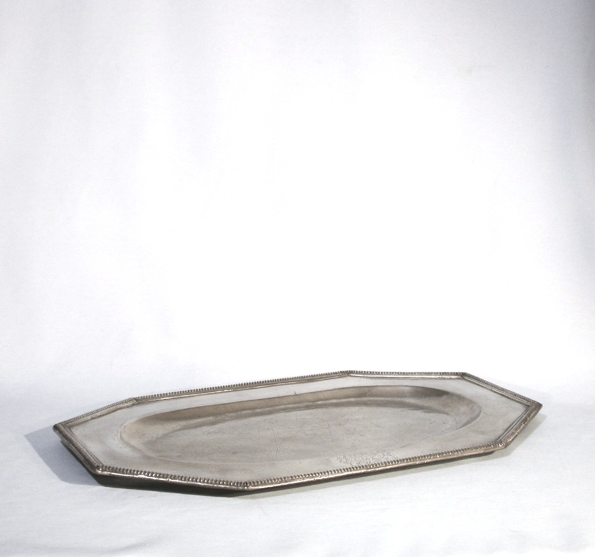 RARE PLAT EN ETAIN ARMORIE - RODEZ, FIN DU XVIII ème s-photo-2