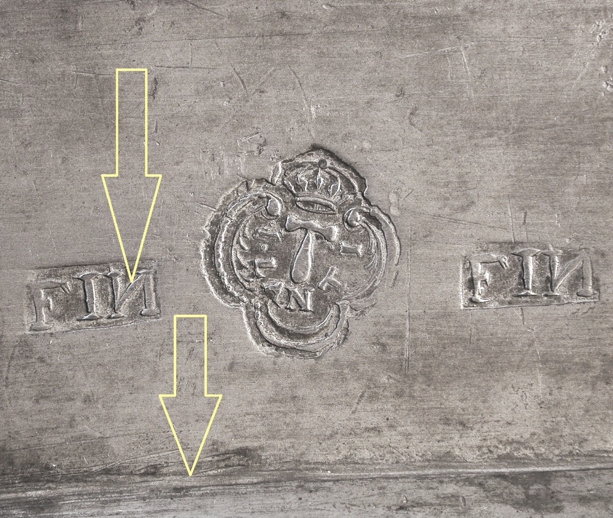 RARE PLAT EN ETAIN ARMORIE - RODEZ, FIN DU XVIII ème s-photo-5