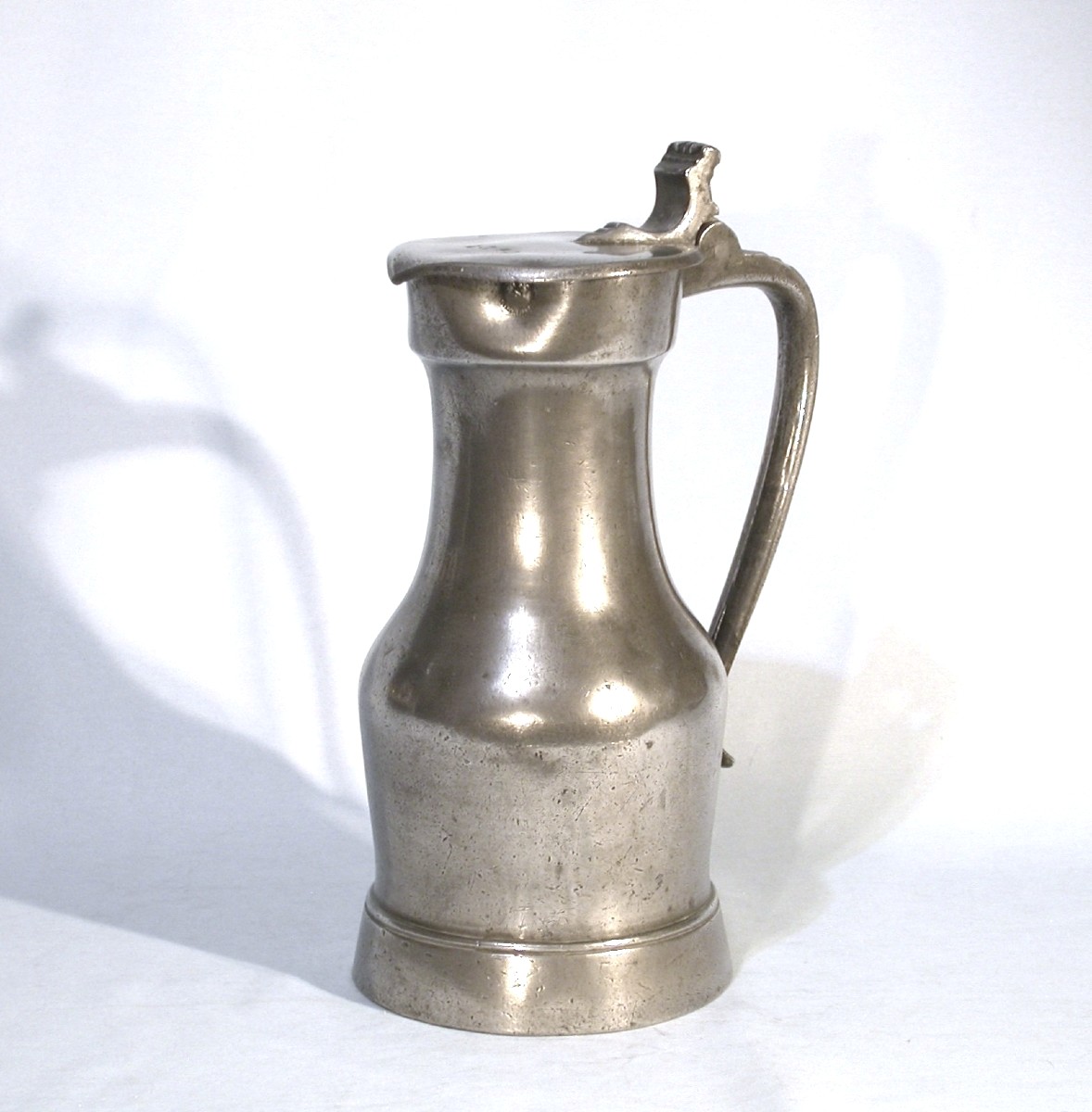 PICHET À VIN EN ETAIN - PARIS, XVIII ème s