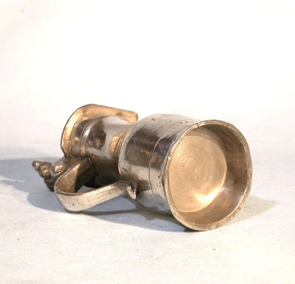 RARE TRES PETIT PICHET À ALCOOL EN ETAIN - CAEN, FIN DU XVIII ème s-photo-2