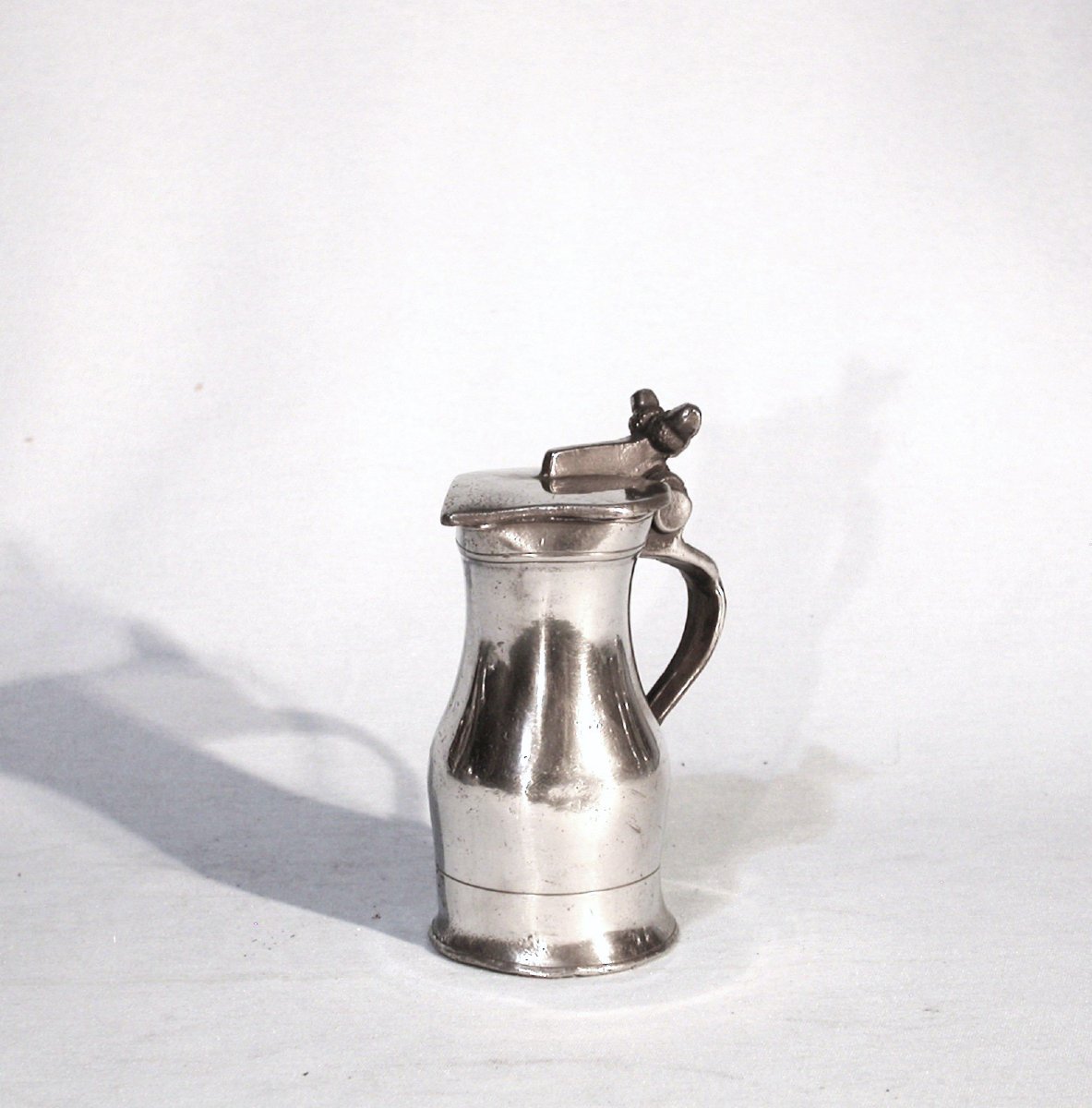 RARE TRES PETIT PICHET À ALCOOL EN ETAIN - CAEN, FIN DU XVIII ème s-photo-3