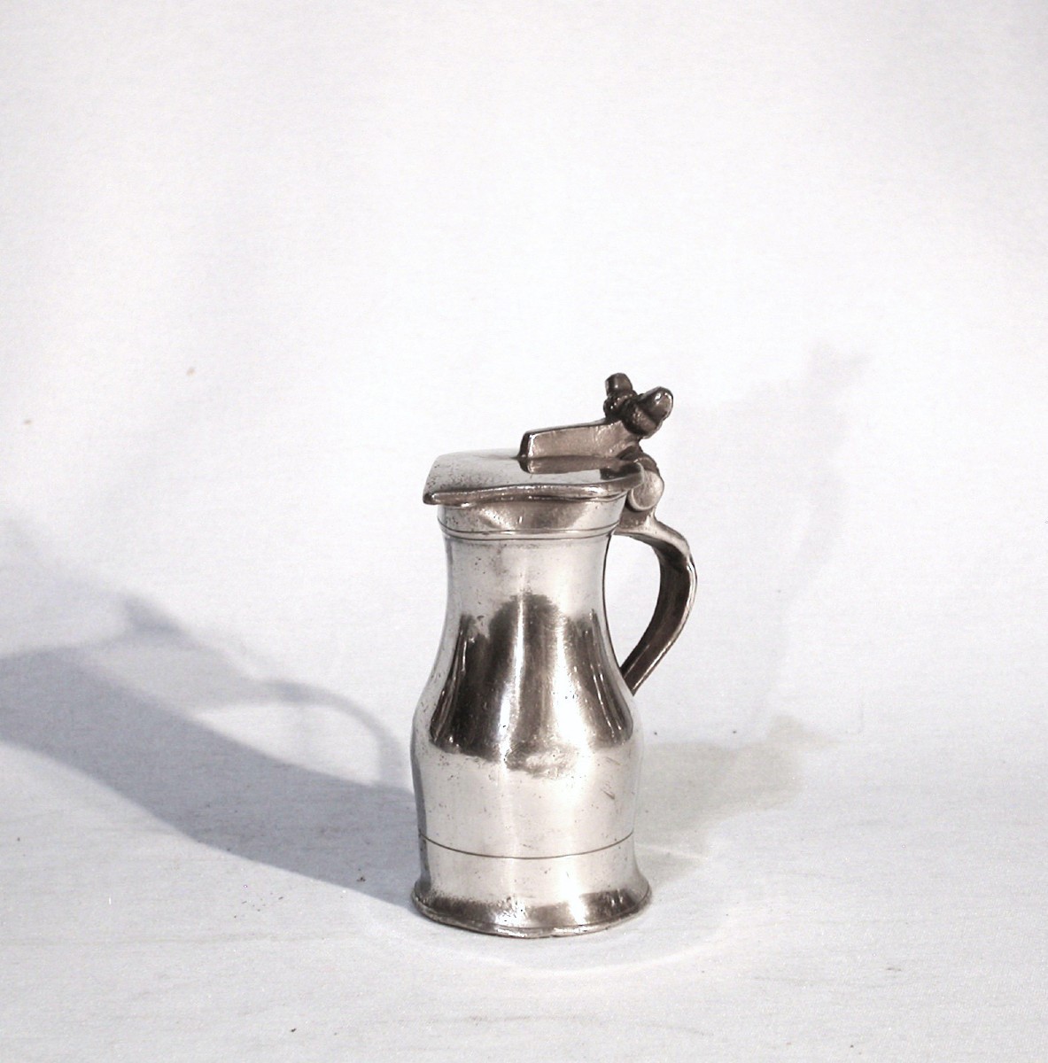 RARE TRES PETIT PICHET À ALCOOL EN ETAIN - CAEN, FIN DU XVIII ème s