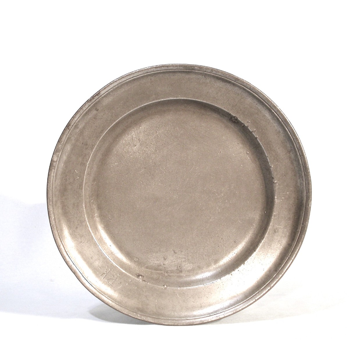 ASSIETTE EN ETAIN - SAXE, XVIII ème s