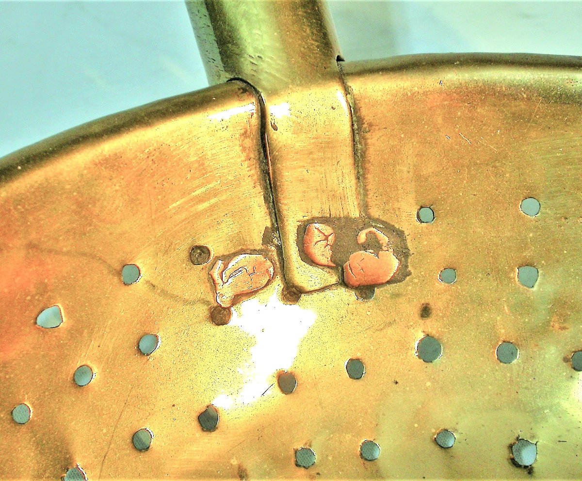 PASSOIRE EN LAITON - NORMANDIE (?) - XVIII ème s-photo-3