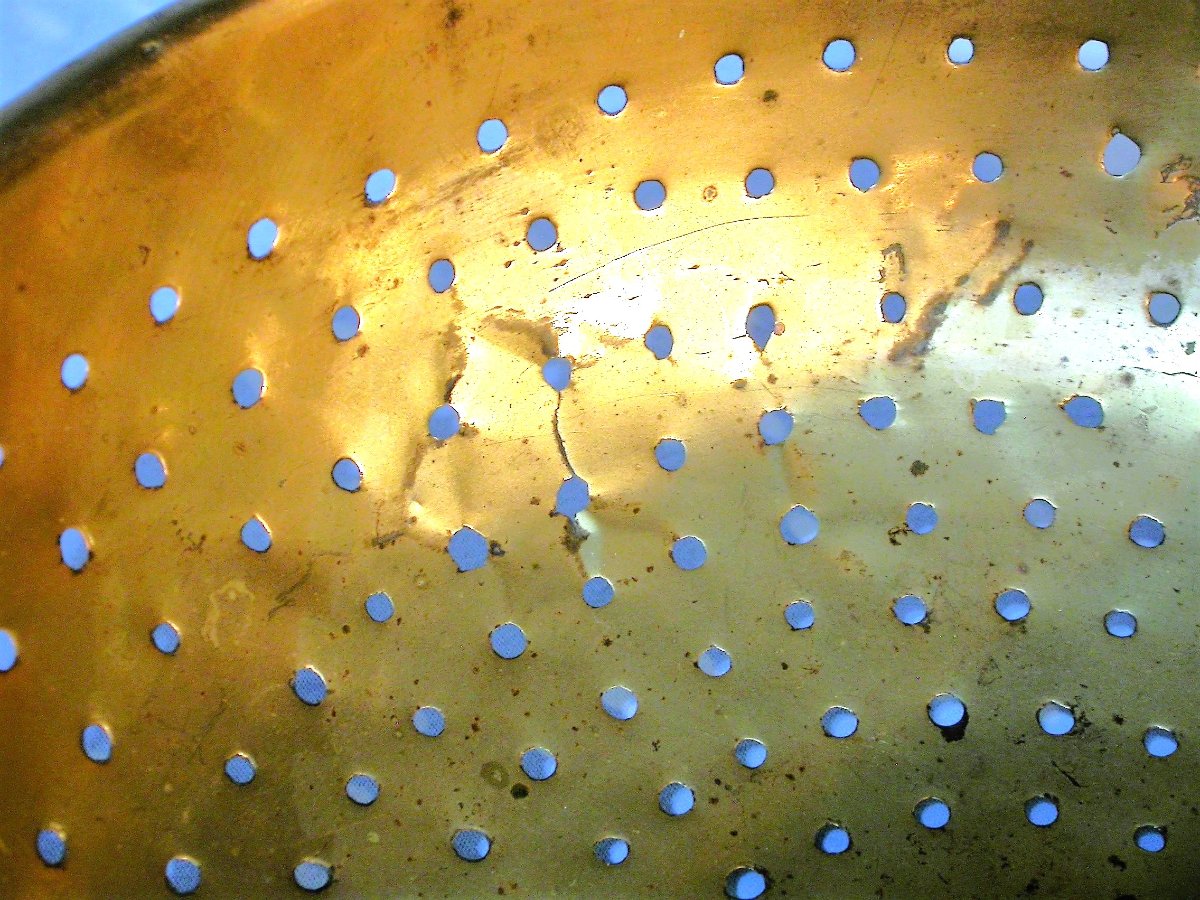 PASSOIRE EN LAITON - NORMANDIE (?) - XVIII ème s-photo-4