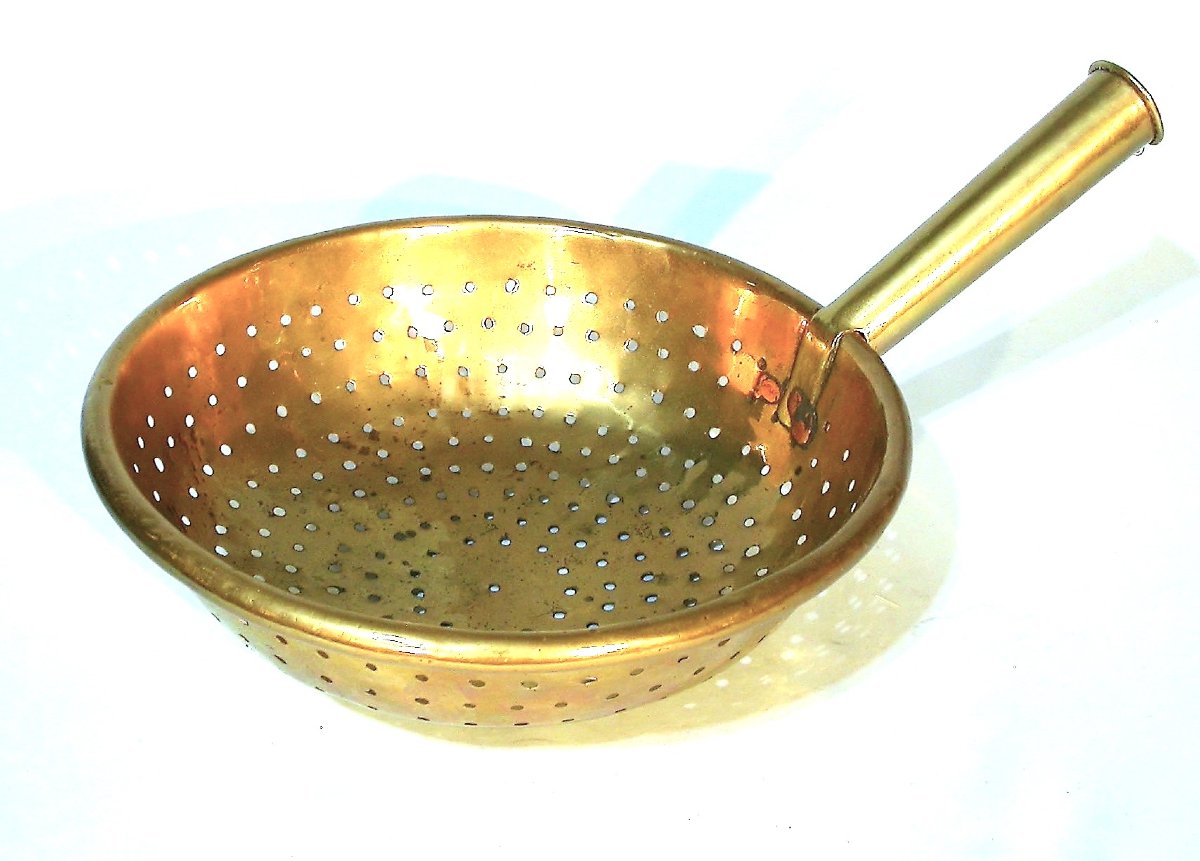 PASSOIRE EN LAITON - NORMANDIE (?) - XVIII ème s-photo-1