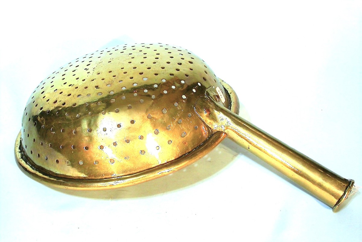 PASSOIRE EN LAITON - NORMANDIE (?) - XVIII ème s