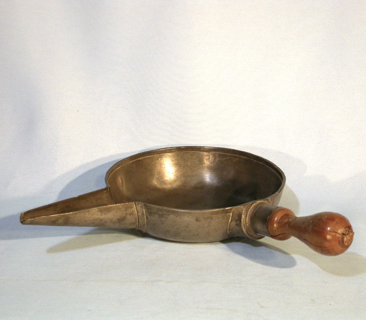 Pharmacy - Very Rare Pewter Syrup Chuck, Avallon, 18th Century