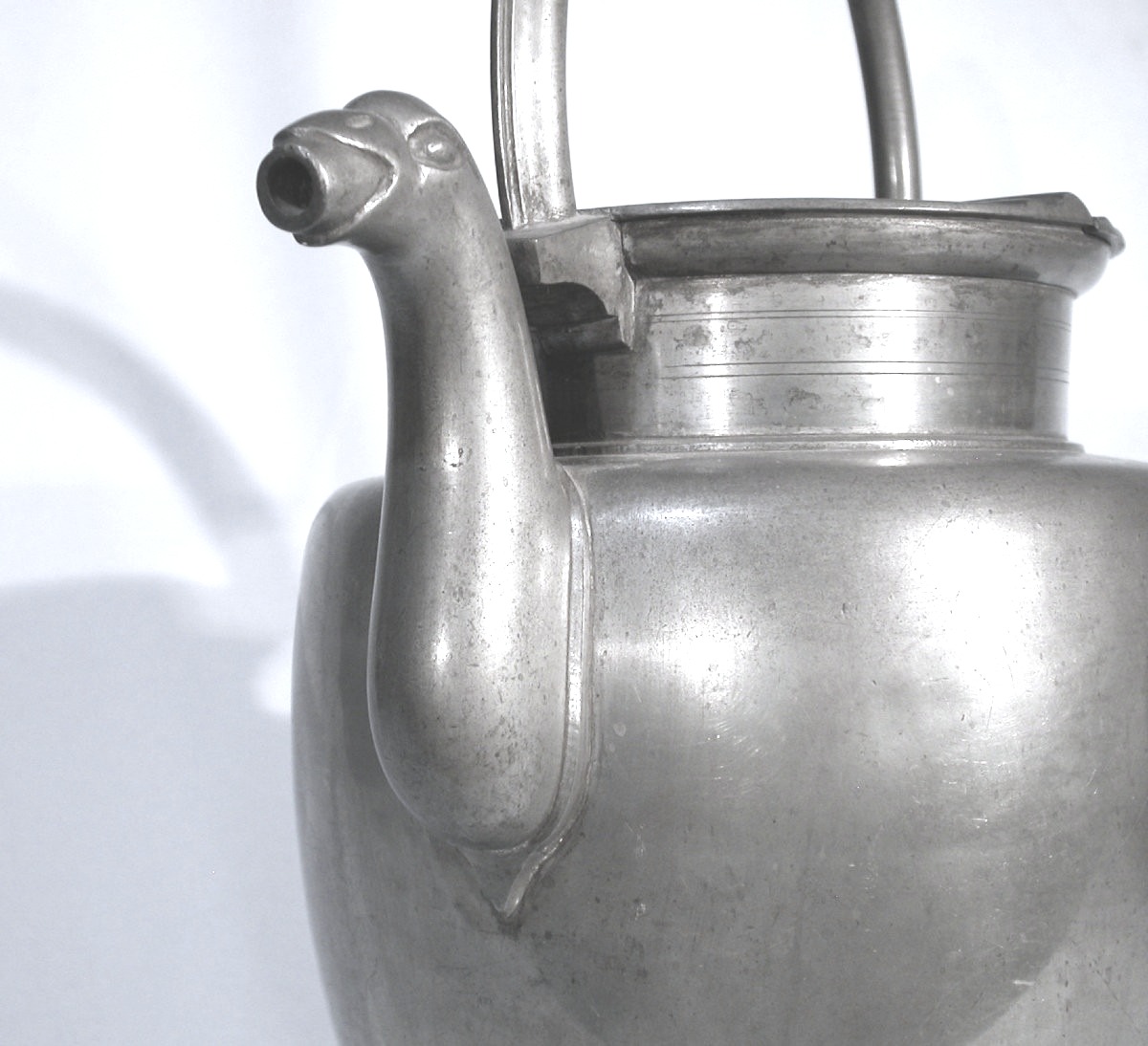 CRUCHE À LAIT EN ETAIN - LYON, CIRCA 1800