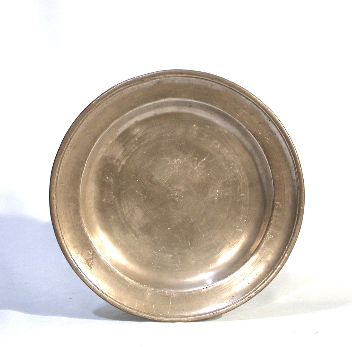 ASSIETTE EN ETAIN - ALLEMAGNE ou SUISSE, FIN DU XVIII ème s-photo-2