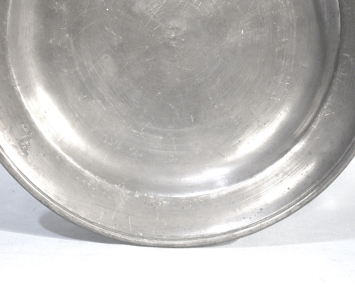 ASSIETTE EN ETAIN - ALLEMAGNE ou SUISSE, FIN DU XVIII ème s-photo-4