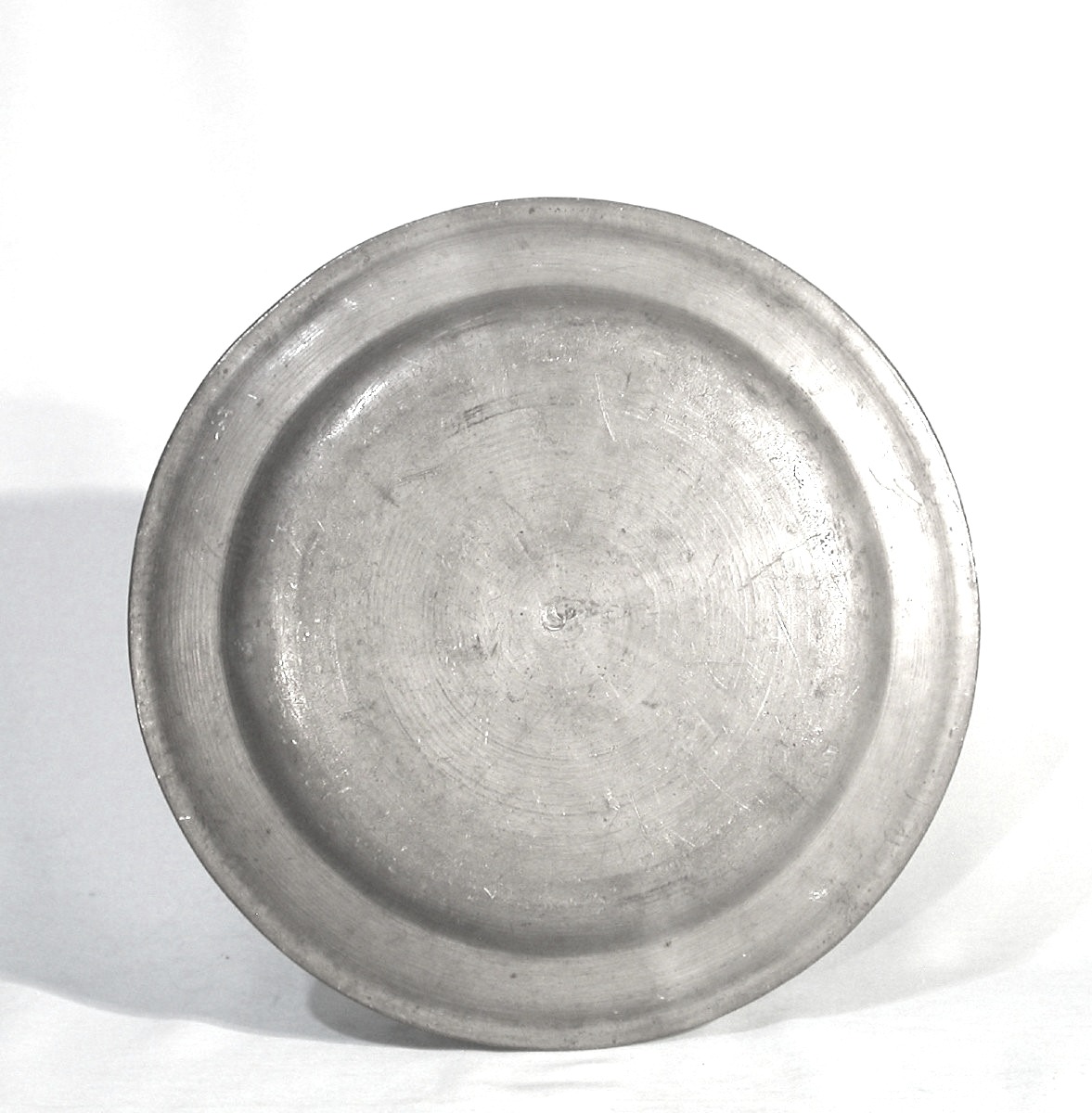 ASSIETTE EN ETAIN - ALLEMAGNE ou SUISSE, FIN DU XVIII ème s-photo-1