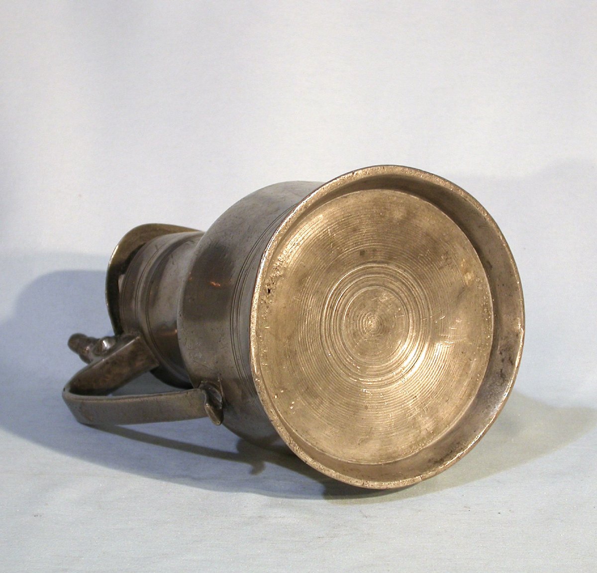 PICHET À VIN EN ETAIN - CAEN (BASSE -NORMANDIE), XVIII ème s-photo-3