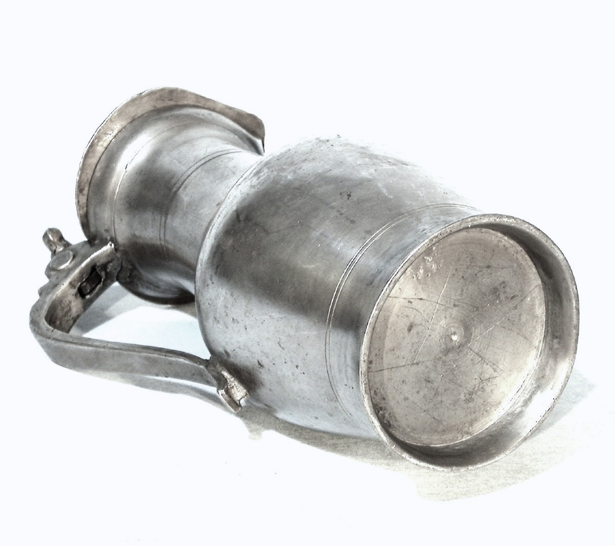 TRES RARE PICHET À VIN EN ETAIN - ESSOYES (CHAMPAGNE), DEBUT DU XVIII ème s-photo-3