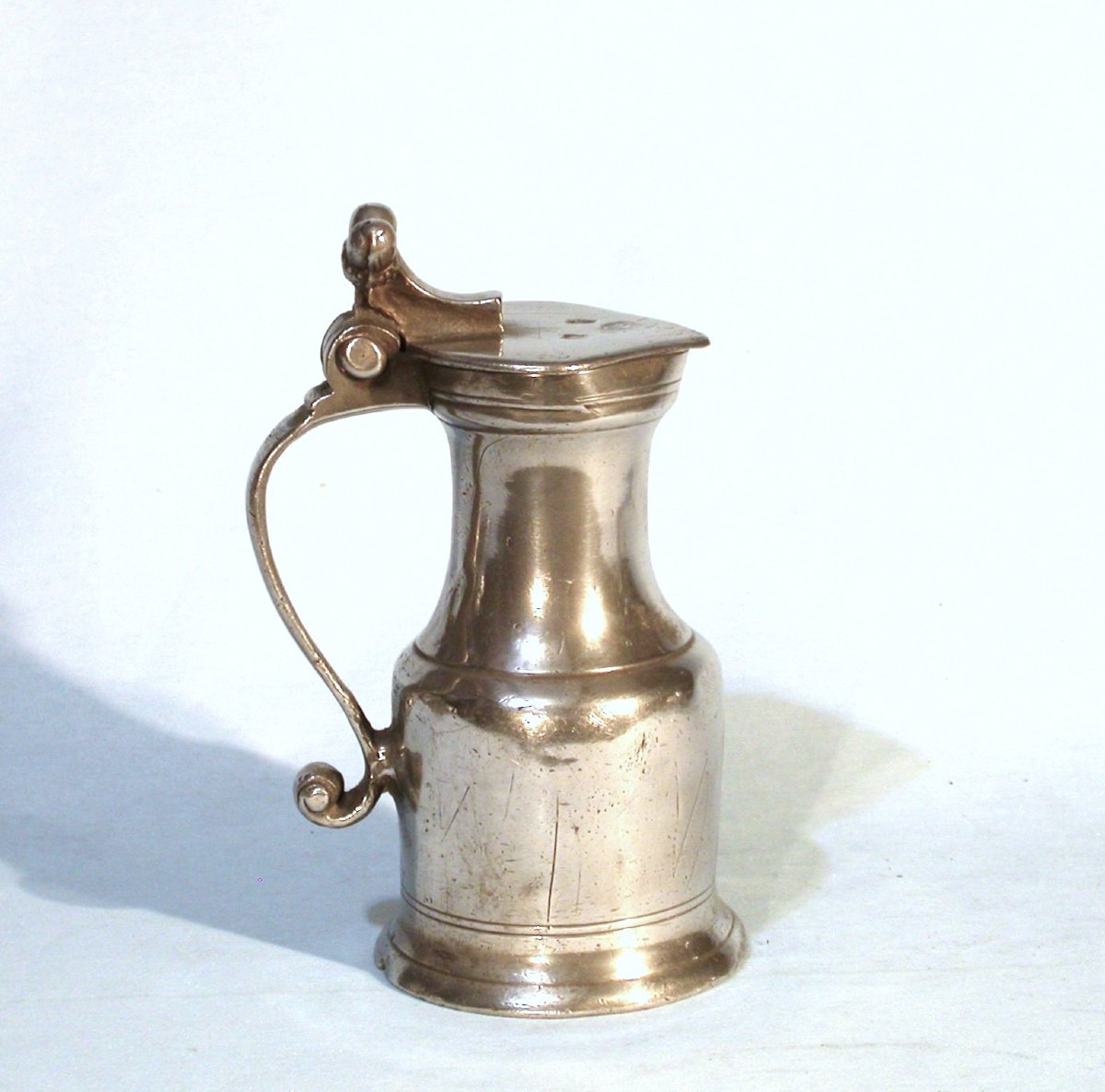 PETIT PICHET À VIN EN ETAIN - LISIEUX (BASSE-NORMANDIE), XVIII ème s-photo-3