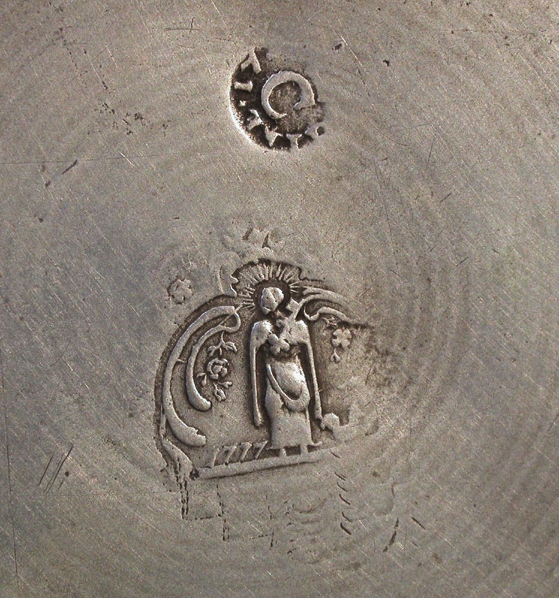 TRES RARE PICHET À VIN EN ETAIN DE VITRE (BRETAGNE), XVIII ème s-photo-5