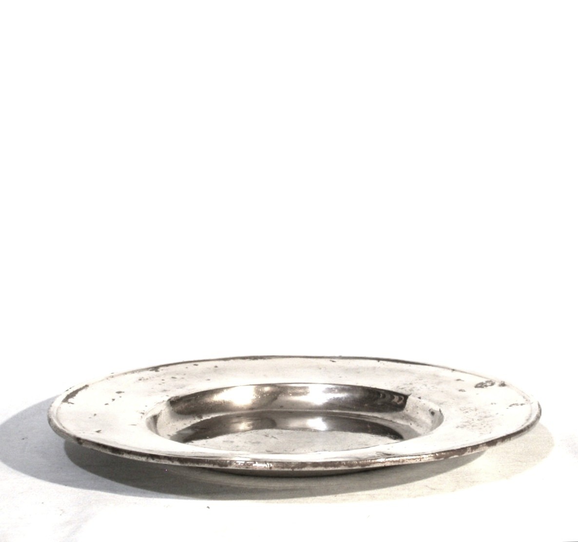 ASSIETTE "À LA CARDINAL" EN ETAIN - BRUXELLES, CIRCA 1700