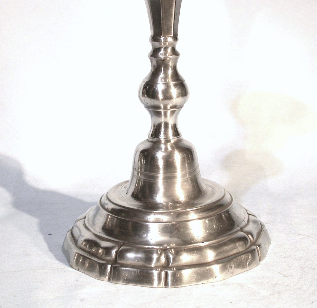 PAIRE DE FLAMBEAUX EN ETAIN - BORDEAUX (?), XVIII ème s-photo-3