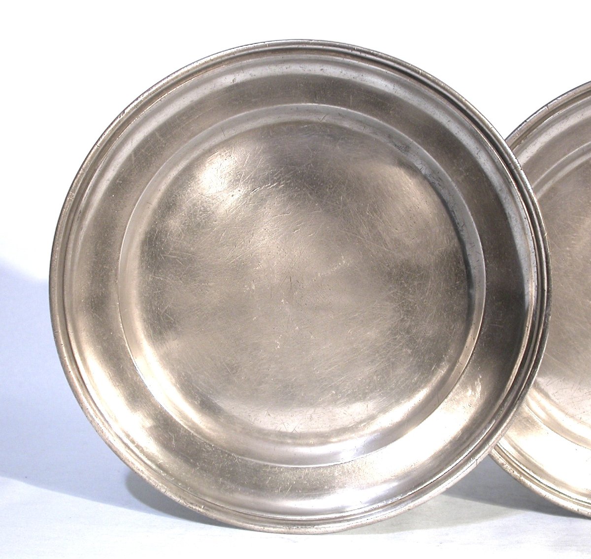 PAIRE D'ASSIETTES EN ETAIN - SEDAN (?), XVIII ème s-photo-2