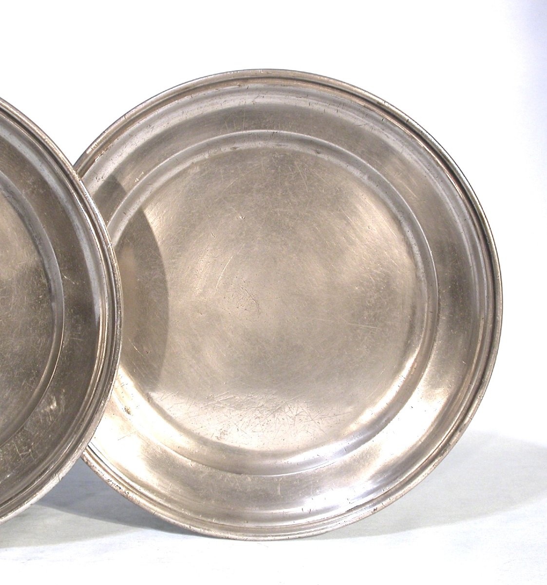 PAIRE D'ASSIETTES EN ETAIN - SEDAN (?), XVIII ème s-photo-3