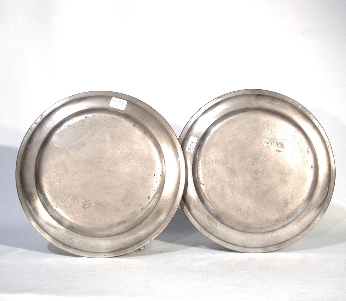 PAIRE D'ASSIETTES EN ETAIN - SEDAN (?), XVIII ème s-photo-4