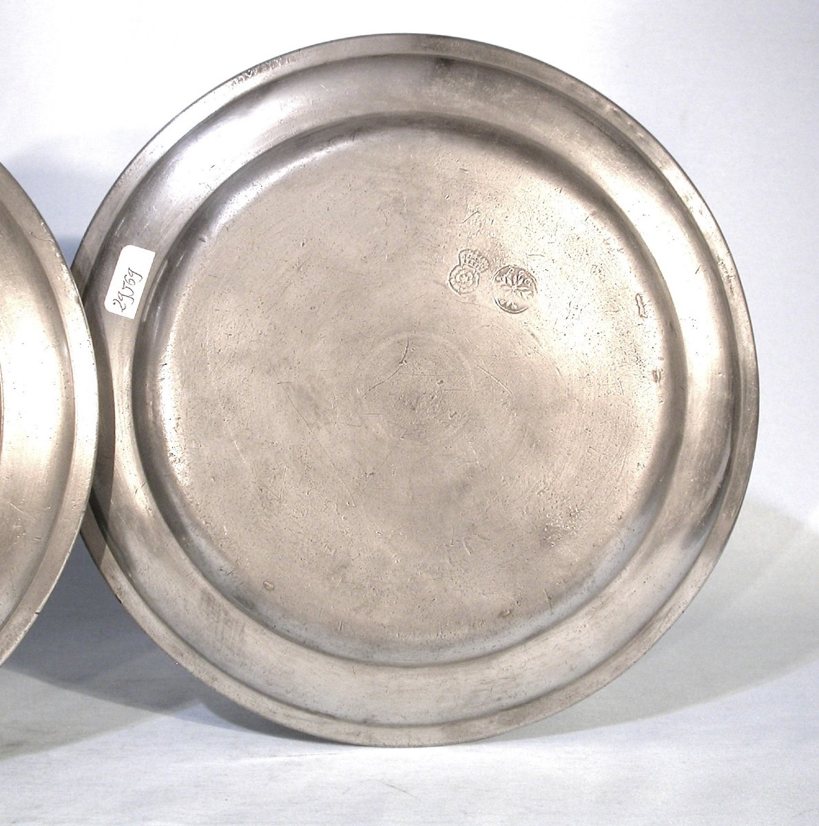 PAIRE D'ASSIETTES EN ETAIN - SEDAN (?), XVIII ème s-photo-2