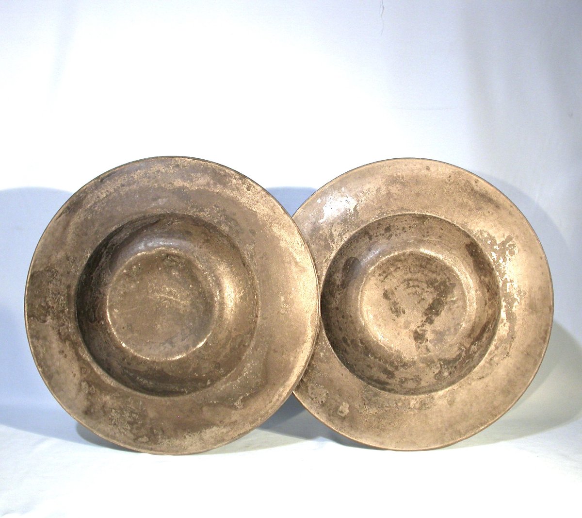 Very Rare Large Pair Of Pewter Plates - Paris, 17th Century-photo-2