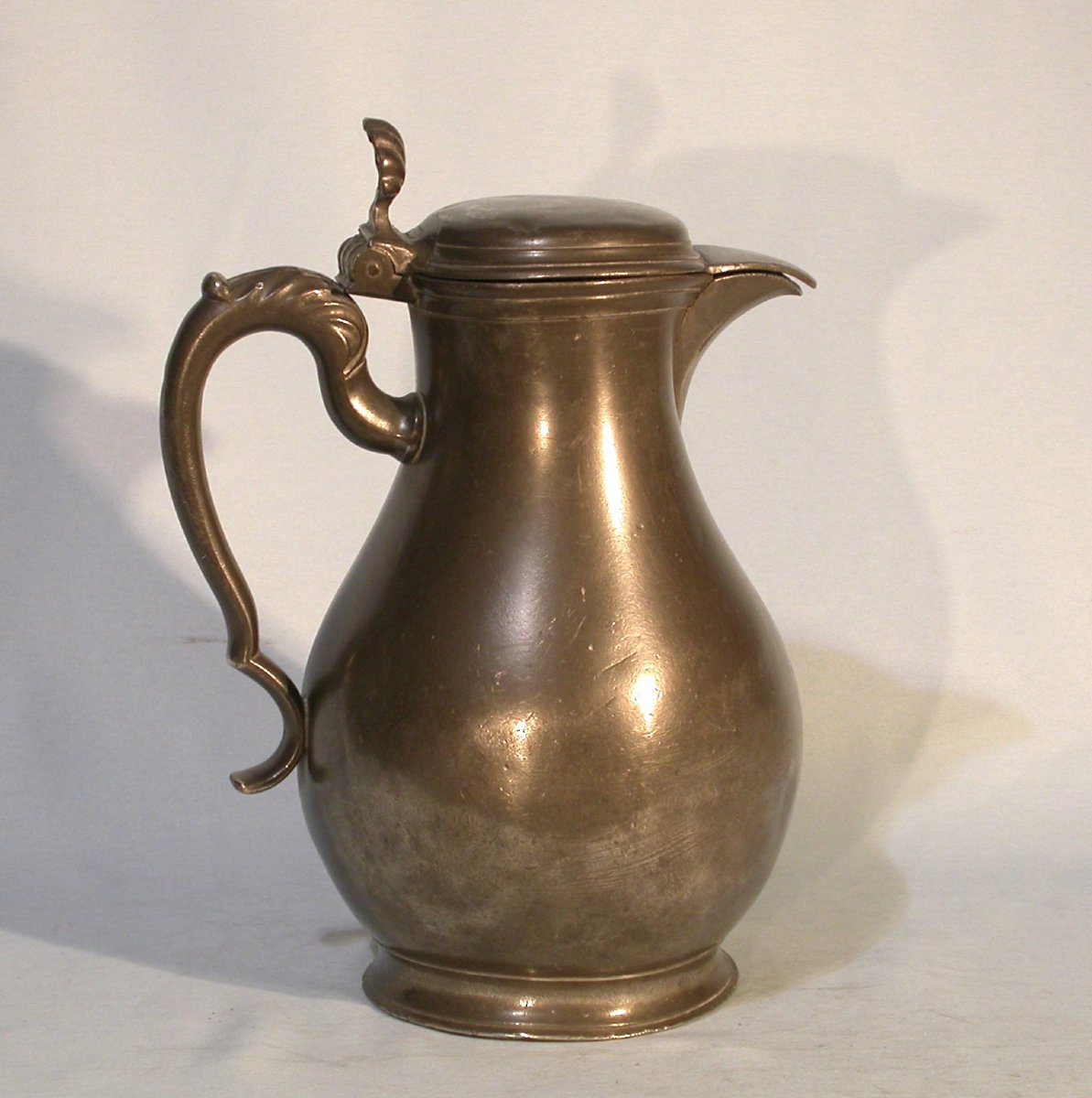 PICHET À VIN EN ETAIN - BRUXELLES, XIX ème s-photo-2