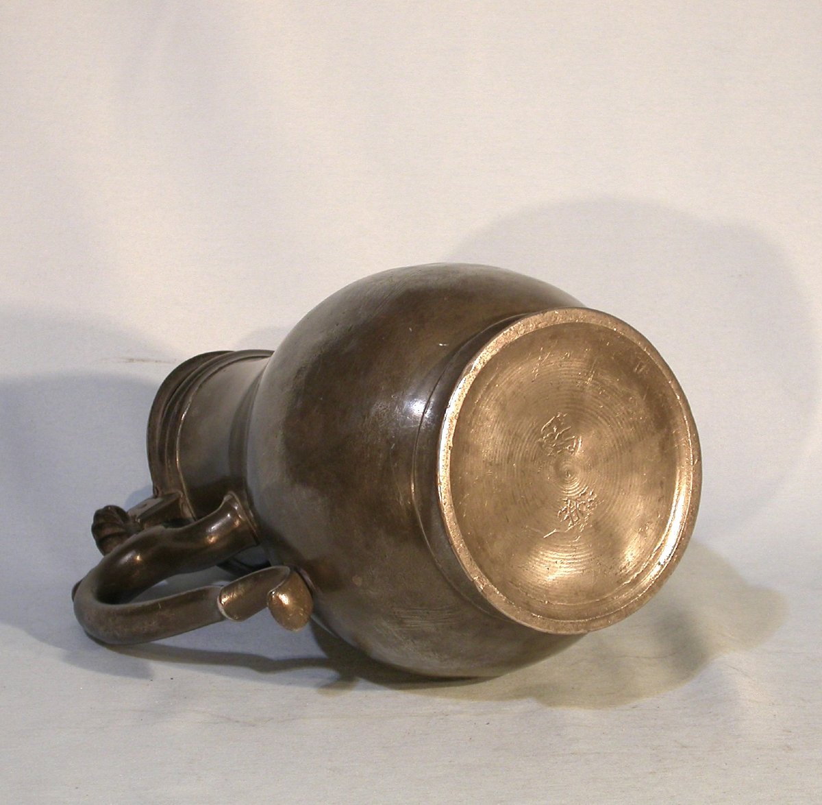 PICHET À VIN EN ETAIN - BRUXELLES, XIX ème s-photo-3