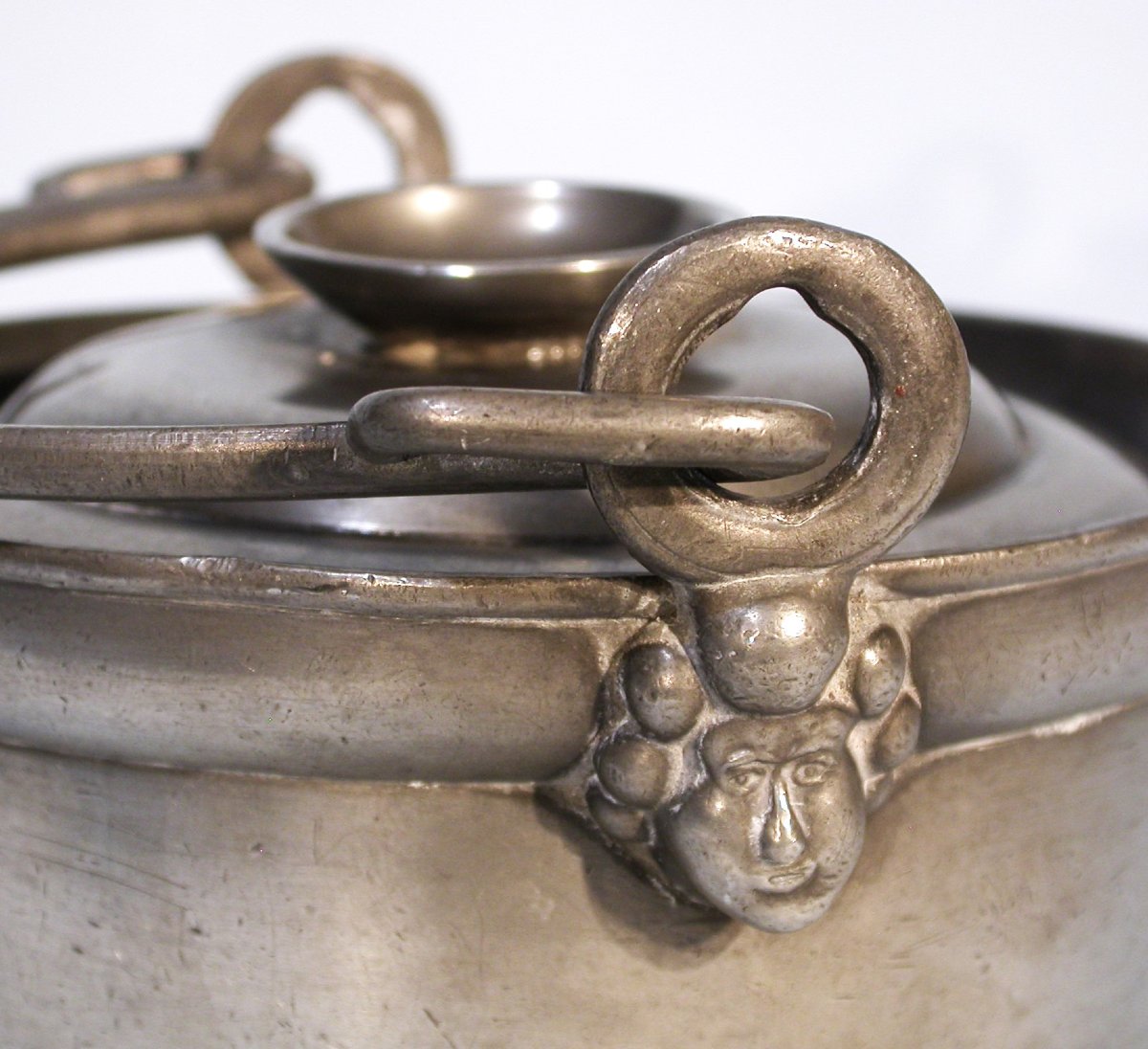 TRES PETIT PORTE-DÎNER EN ETAIN - CHÂLON-SUR-SAÔNE, XIX ème s-photo-3