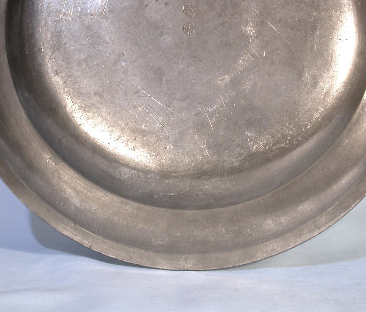 PLAT ARMORIE EN ETAIN - ANGERS, DEBUT DU XIX ème s-photo-3