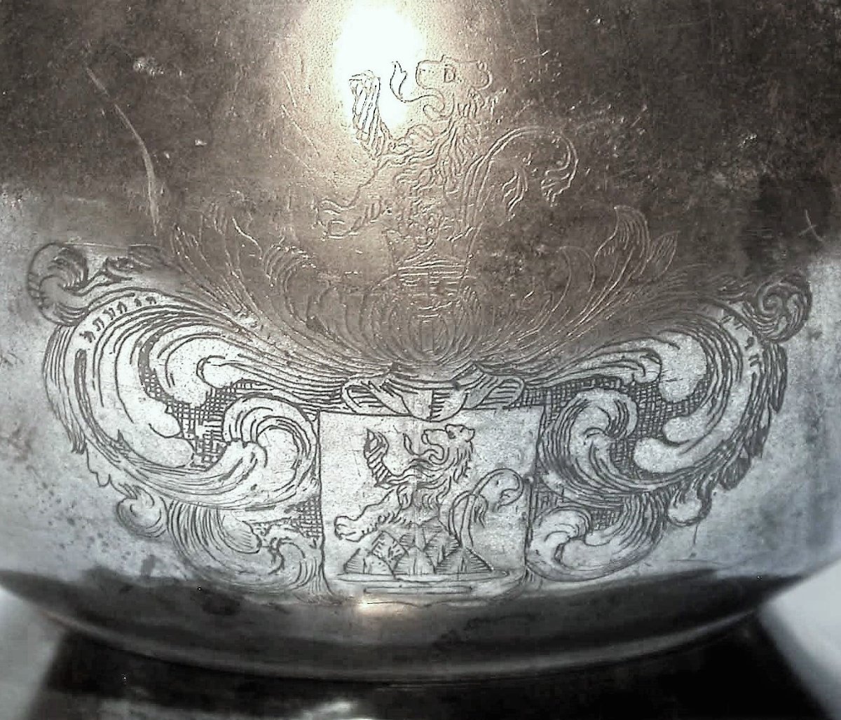 AIGUIERE ARMORIEE EN ETAIN - BERNE (SUISSE), CIRCA 1800-photo-4