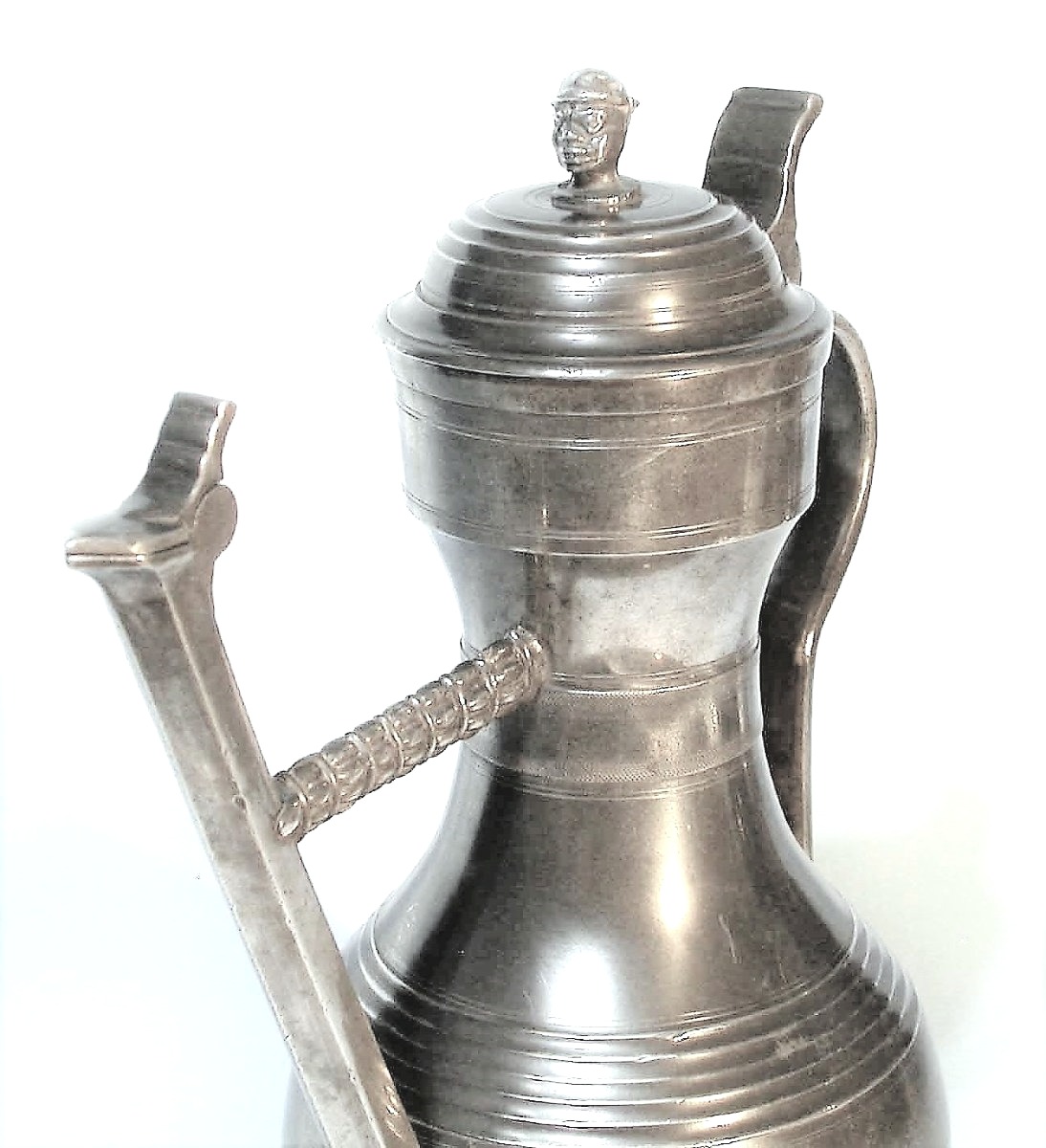 AIGUIERE ARMORIEE EN ETAIN - BERNE (SUISSE), CIRCA 1800-photo-2