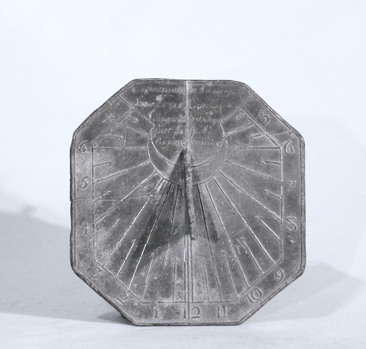 CADRAN SOLAIRE EN ETAIN - SUD-EST DE LA FRANCE, CIRCA 1700
