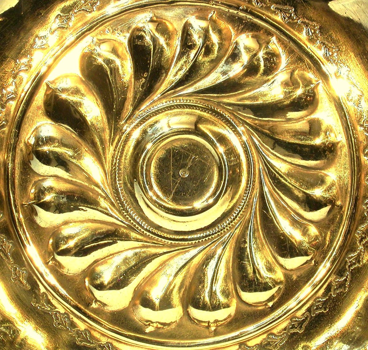 PLAT "D'OFFRANDE" EN LAITON, XVII ème s-photo-4