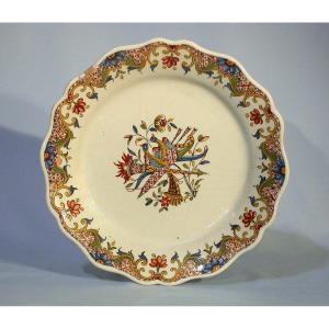 “au Quirk” Earthenware Plate – Rouen, 18th Century