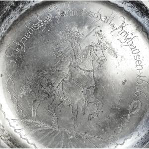 PLAT EN ETAIN - HEILBRONN, XIX ème s (Portrait équestre de Knyphausen)