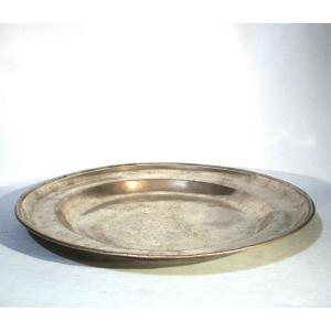 TRES RARE PLAT EN ETAIN - VANNES, CIRCA 1700