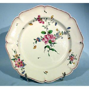 GRAND PLAT EN FAÏENCE - SCEAUX (?), XVIII ème s