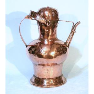 CRUCHE EN CUIVRE - SUD-EST OU ITALIE DU NORD, CIRCA 1700