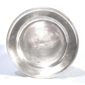 ASSIETTE EN ETAIN - ALLEMAGNE DU NORD OU PAYS-BAS, XVIII ème s