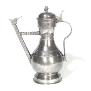 AIGUIERE ARMORIEE EN ETAIN - BERNE (SUISSE), CIRCA 1800
