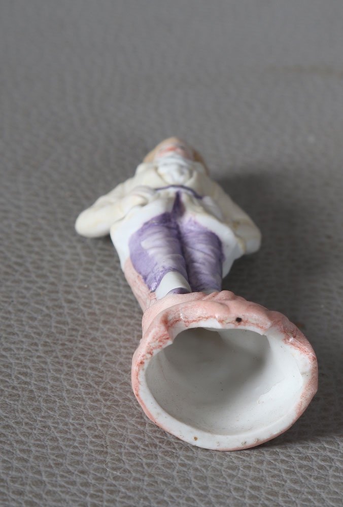 Jeune homme, Porcelaine ancienne, hauteur : 10,5 cm-photo-3