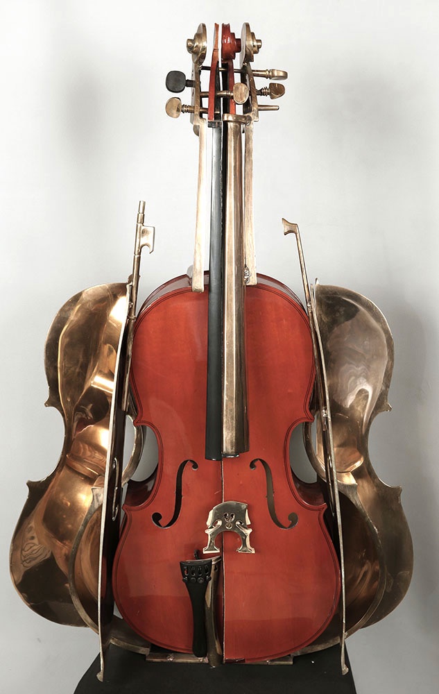 ARMAN, dans la série « Destruction » Pièce unique, 120 cm, le violoncelle-photo-3