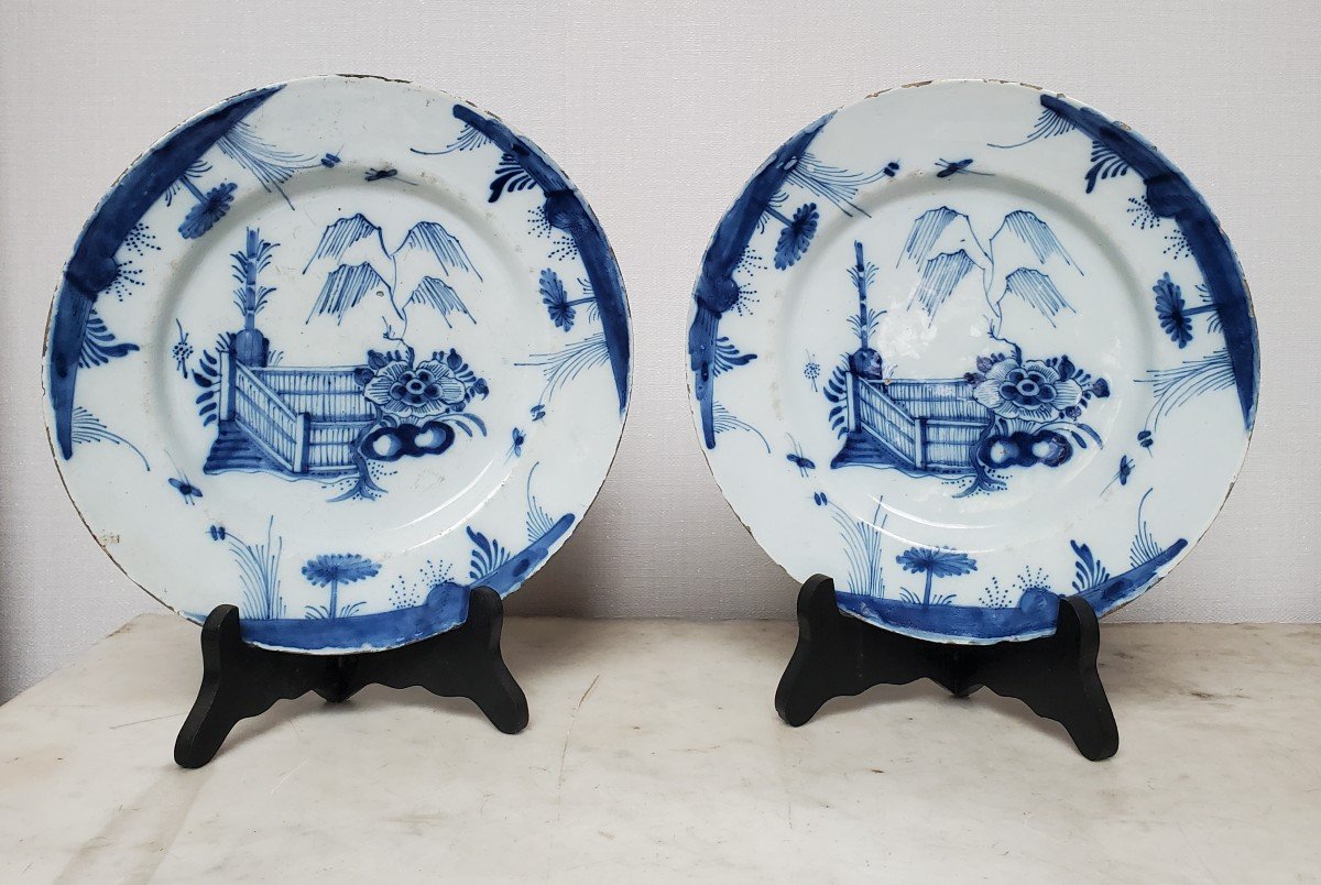 Paire d'Assiettes En Faïence Fine De Delft - XVIIIème
