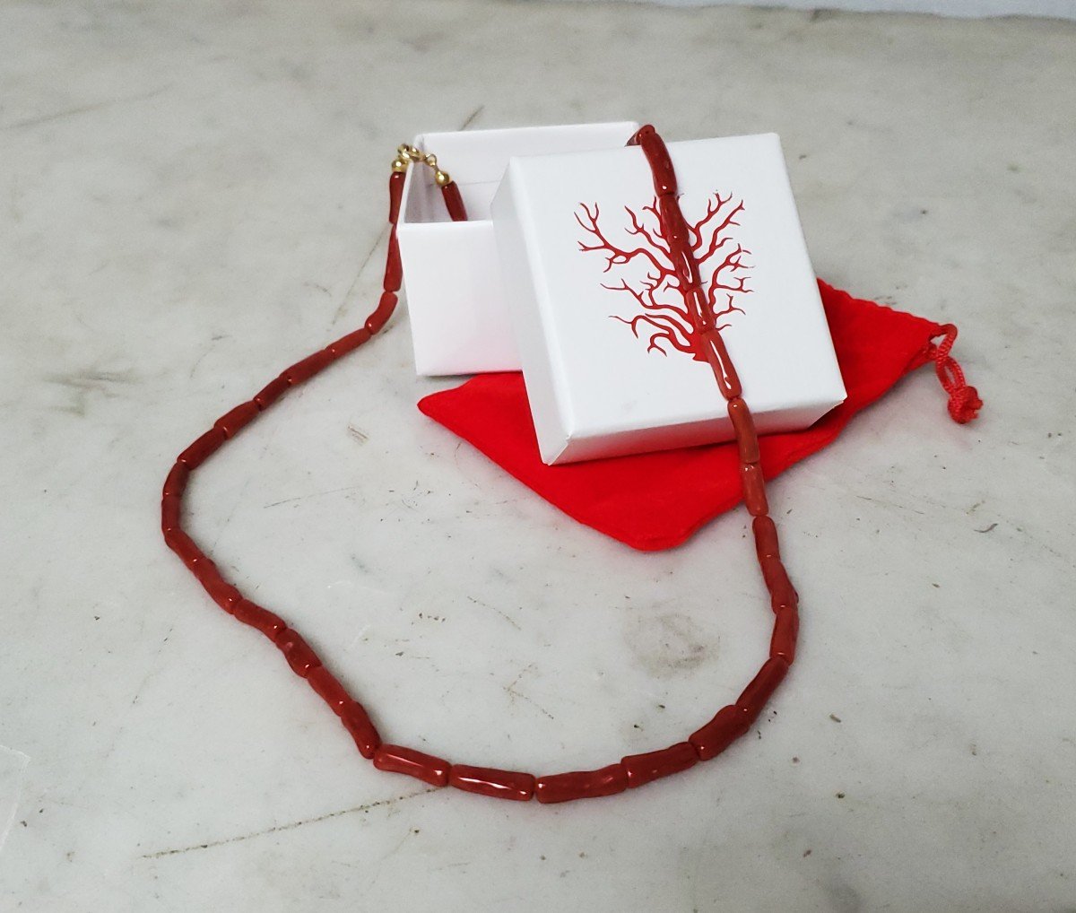 Bijoux - Collier En Corail Rouge Sang .
